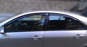 Owiewki szyb bocznych Nissan Primera '2002-2007 (sedan, klejone) Cobra Tuning