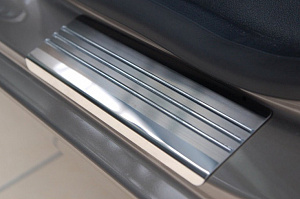 Nakładki progowe Dodge Nitro '2006-2011 (stal+poliuretan) Alufrost